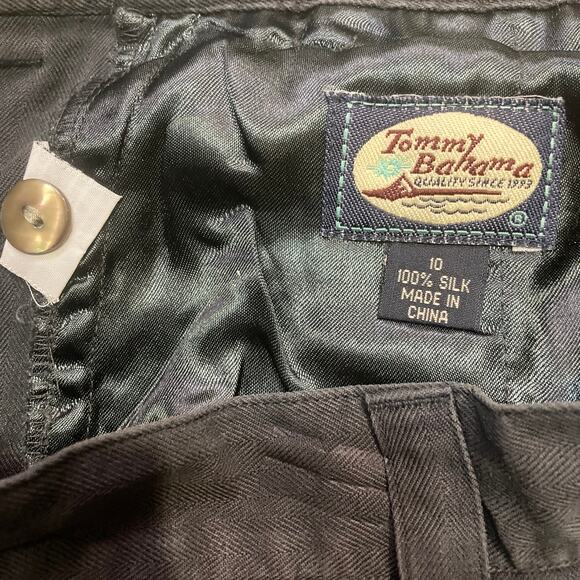 Tommy Bahama women’s silk shorts, size 10 gray sand washed silk pleat front - Picture 7 of 10